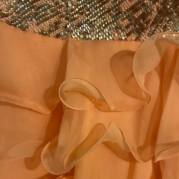 Sherri Hill Prom Dress, sz 4, peach colour - Picture 4 of 8